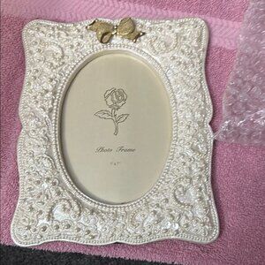Elegant White and Gold Photo Frame